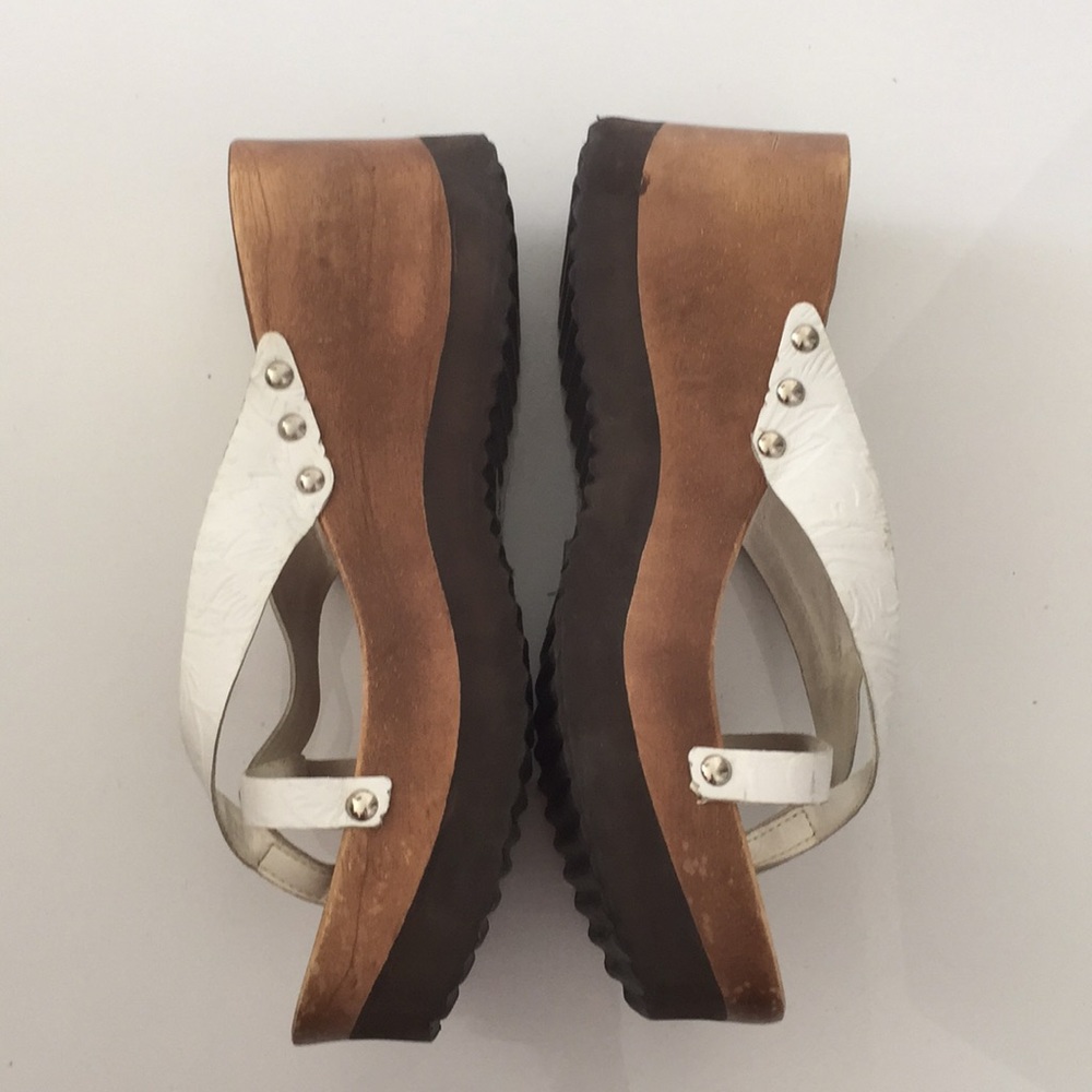 Platform shoes in size 9